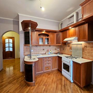 Заклинських вул., 1а