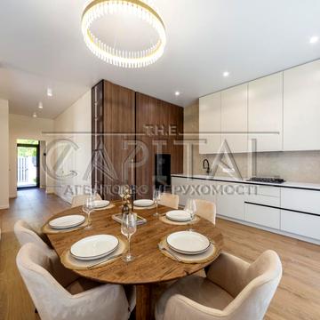 Центральна вул.