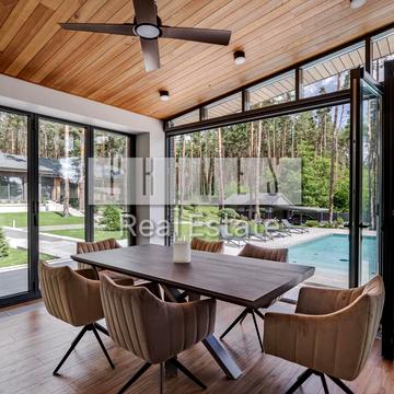 Центральна вул.