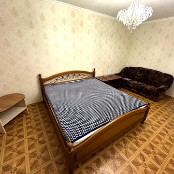 Академіка Єфремова вул. (Командарма Уборевича), 4