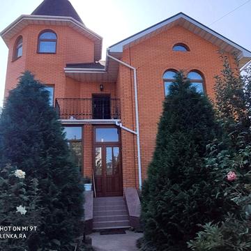 Бомбезний Коттедж в центрі Бучі для великої сімї