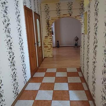 Двоповерховий будинок