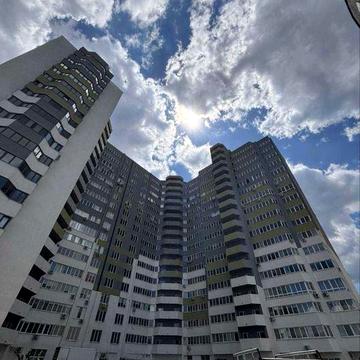 Продам 4-кімнатну квартиру, Грушевського 110