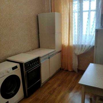 Продам 1-ку на Роганском с большой кухней