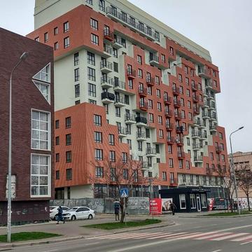 Академіка Сахарова вул., 20