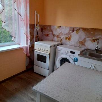 Нивки, Салютна 29, 5/5, 46/15+14/6, двухкімнатна.