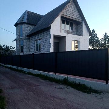 Будинок з цокольним поверхом