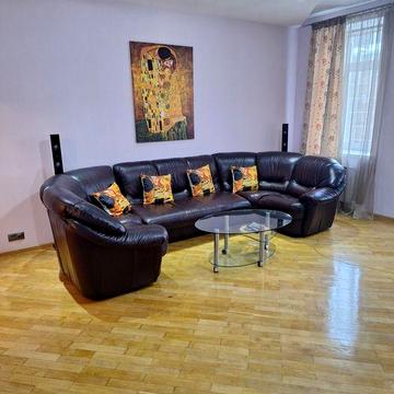 ПРОДАМ 3х-комнатную квартиру ул. АНТОНОВИЧА 140 м. Палац Україна