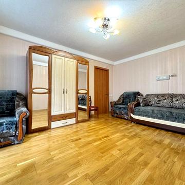 Оболонський просп., 12