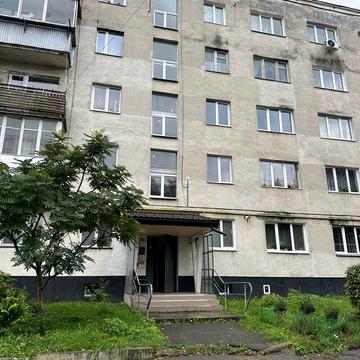 Продається  2 кімнатна квартирв в Трускавці .Під ремонт .