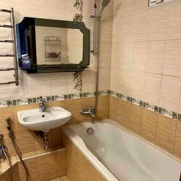 Продам 2-кім.Кв. 46м². Якісний Евроремонт+Меблі. 3ет. Ринок,АТБ