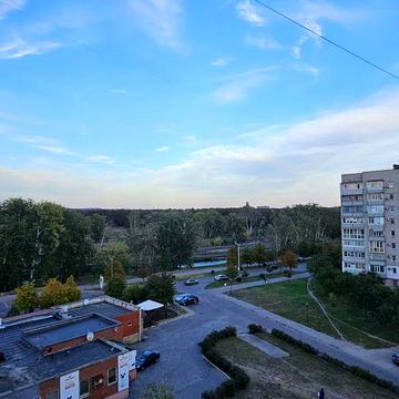 Продаж 2-кімнатної квартири з лоджією (біля паркового озера)