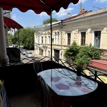 Дерибасівська вул., 3