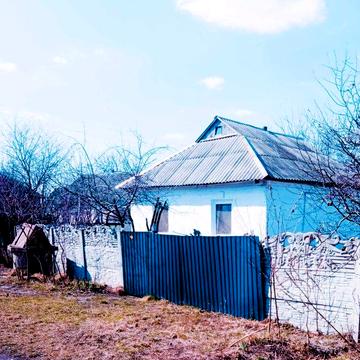 Продам   будинок у тихому куточку міста, близько до центру.