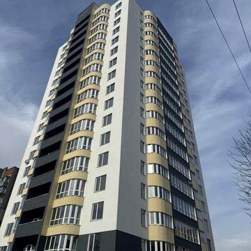 Продам велику квартиру в центрі, під Є-Оселю