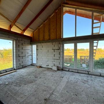 Продам новобудову, р-н Військбуд