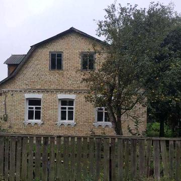 Продається 2-поверховий будинок в смт Іванків
