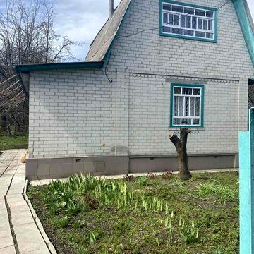 Дачний будинок з ділянкою 17 соток