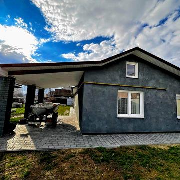 Продається два будинки у місті Володимир.