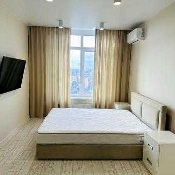 Польова, 73. Оренда квартири в новому будинку - є сховище, генератори.