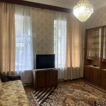 Сдам 2 комнатную квартиру Центре возле "Книжки" Александровский просп
