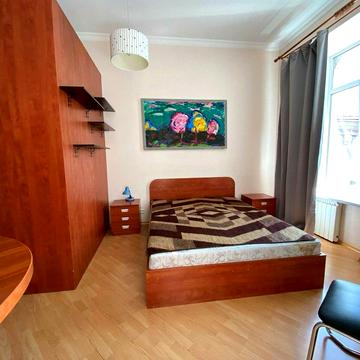 Михайлівська вул., 22-В