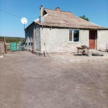 Здам будинок на три кімнати.