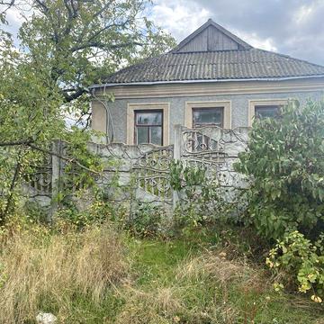 Дім з гарною площею землі