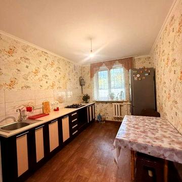 Сдам на год и более большую 2 комнатную в 9-ти с ремонтом