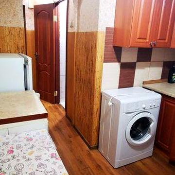 Йорданська (Лайоша Гавро) 4. До метро "Оболонь" або "Петрівка" біля 10