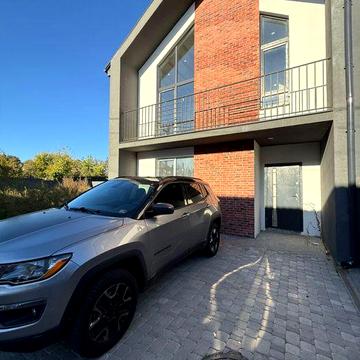 Кутовий Таун біля озера сел. Гостомель Scandi house