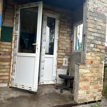 Гарний будинок в с. Мощун з земельною ділянкою 10 сот