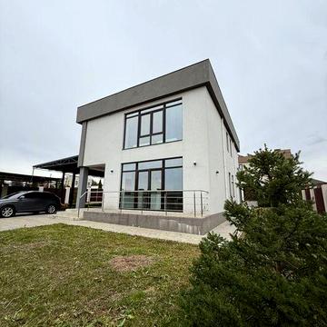 Продам дом с бассейном Новоалександровка