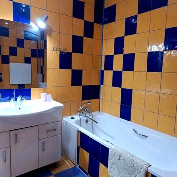 Сдам комфортную 2к.сталинку в центре