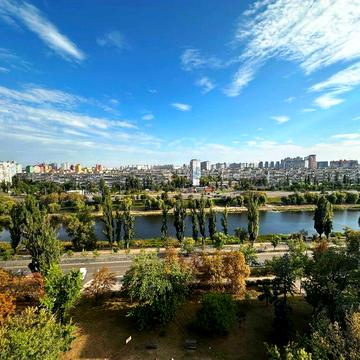 Продам видовую 2-к квартиру с ремонтом на  Русановке, м. Левобережная!