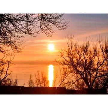 Продам будинок на березі, ширина ділянки 20 метрів, 10 соток