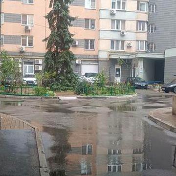 Продаж 2 кімнатної Р. Окіпної 8 біля метро " Лівобережна"