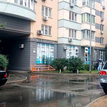 Продаж 2 кімнатної Р. Окіпної 8 біля метро " Лівобережна"