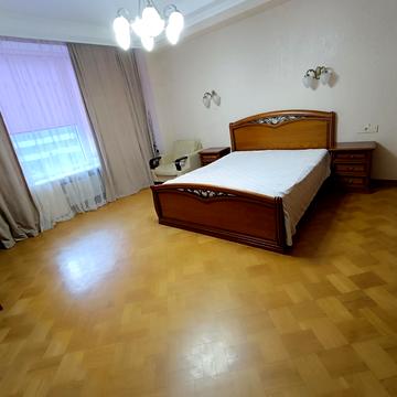 Літературна вул., 1а