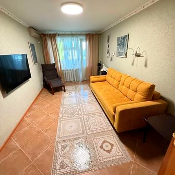 Героїв просп., 11