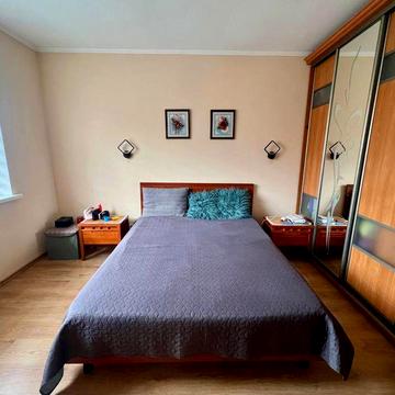 Здам на тривалий період квартиру в приватному будинку в центрі міста