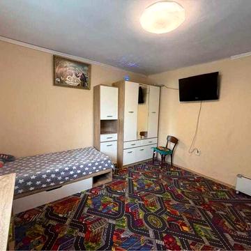 Продається будинок з земельною ділянкою