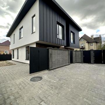 Продаж, дуплекс 120м2  з окремим заїздом.