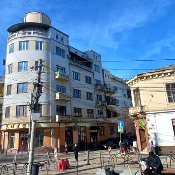 Університетська вул., 12