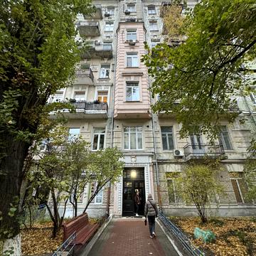 Тарасівська вул., 8