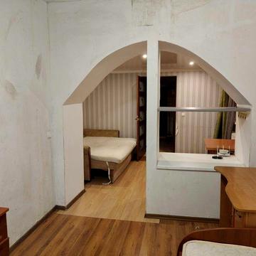 Квартира со всей быт техникой и мебелью.