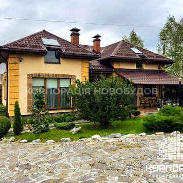 Центральна, 1