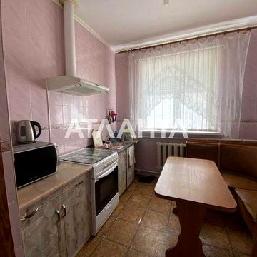 Дом на высоком цоколе в с.Великий Дальник-гараж, погреб,15соток земли.