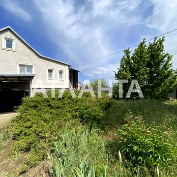 Дом на высоком цоколе в с.Великий Дальник-гараж, погреб,15соток земли.