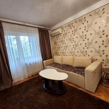 Затишна 1 кім квартира біля метро Дарниця!